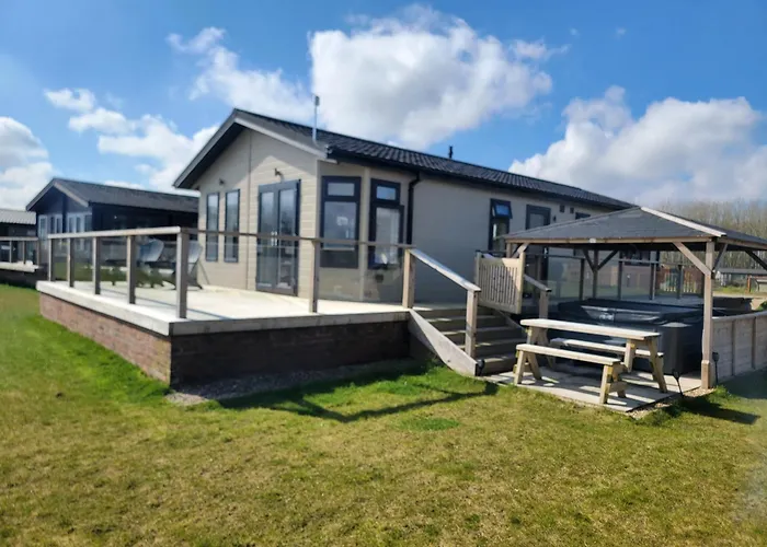 Remarkable 2-Bed Luxury Lodge In Routh With Hottub
